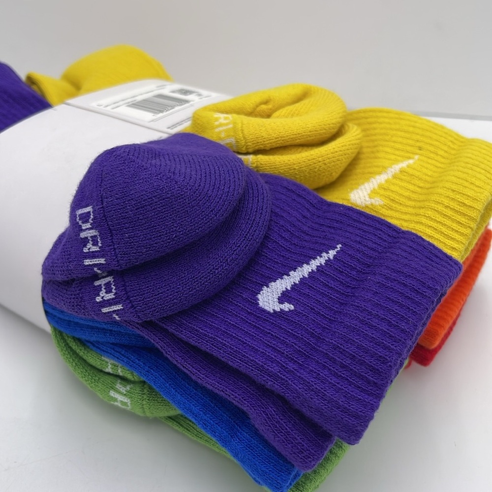 Nike Everyday Plus Cushioned
Training Crew Socks (6 Pairs) - Picture 11 of 16